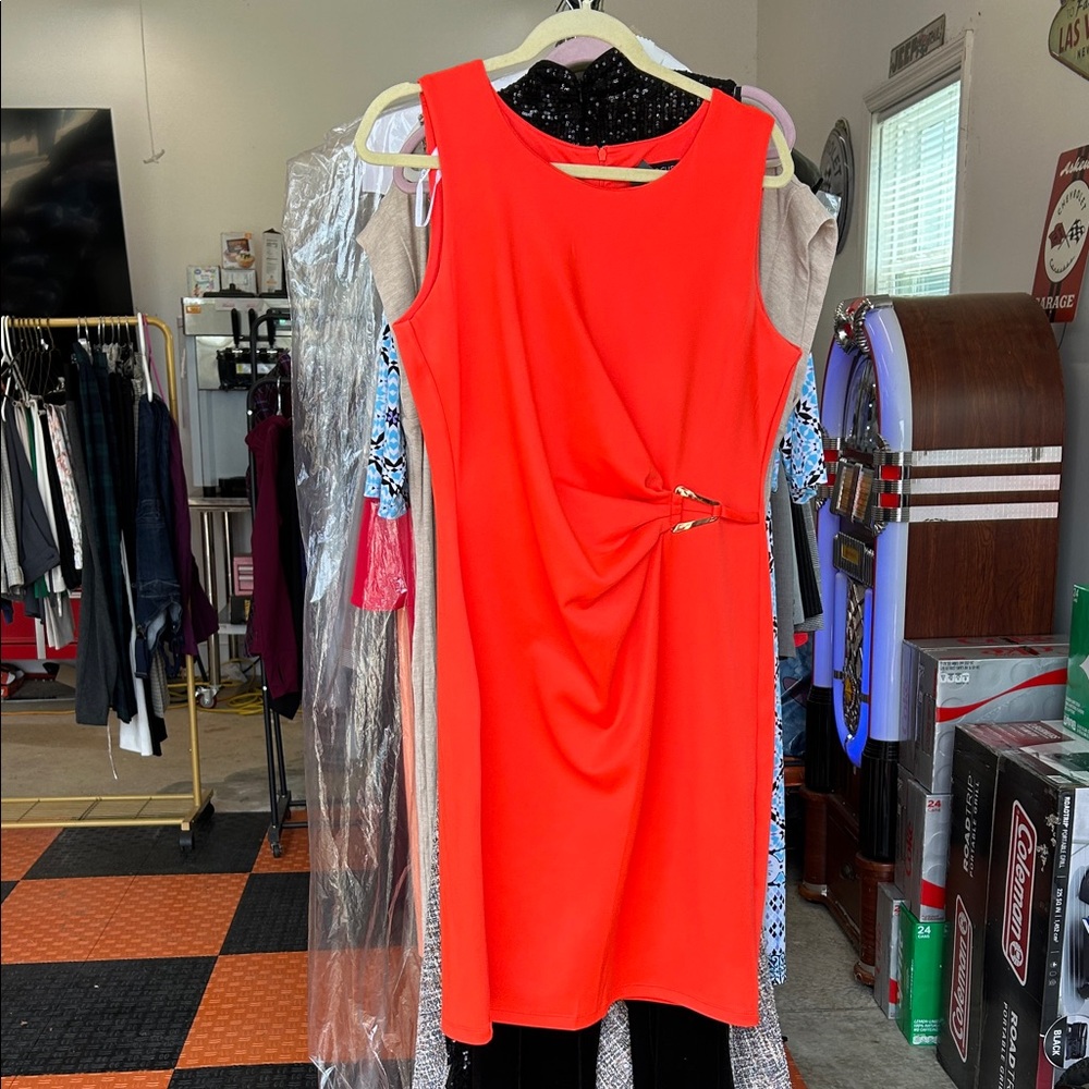 Chic Coral Sleeveless Midi Dress